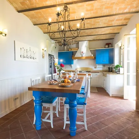 Nelle Langhe Con Piscina *