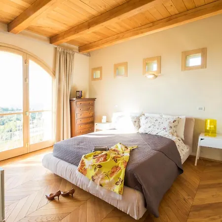 Вилла Nelle Langhe Con Piscina